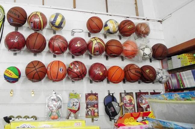 蘭州體育用品廠(chǎng)家給大家簡(jiǎn)單介紹一下乒乓球臺(tái)的維護(hù)